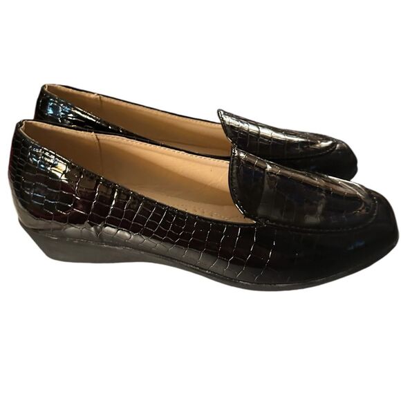 Dr. Leonard’s Xtra-Flex Wedge Loafer. Faux Croc, Black. Size 6 - Picture 1 of 6